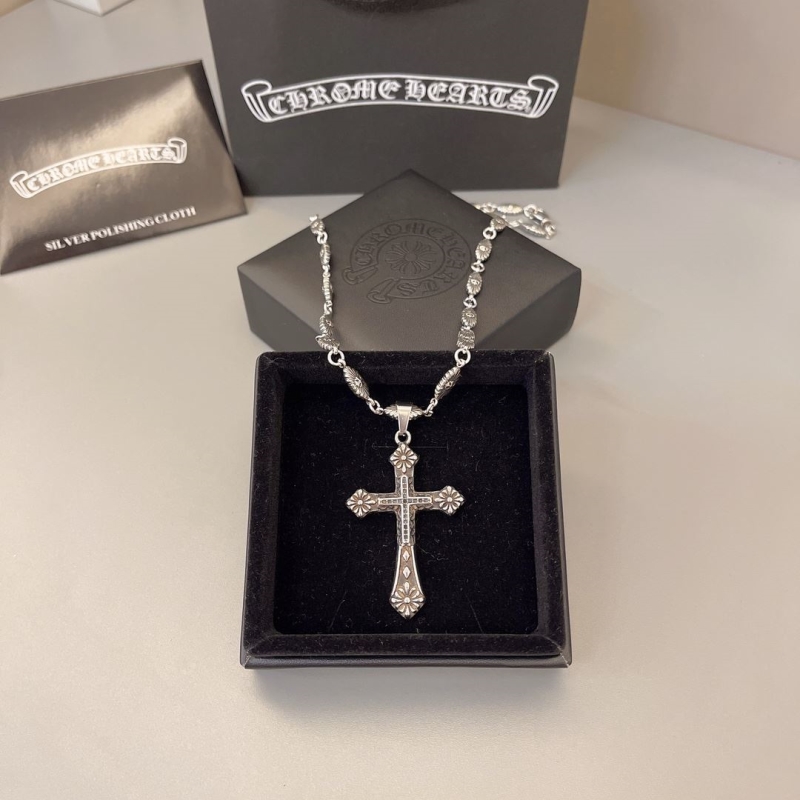 Ch**me He**ts necklaces